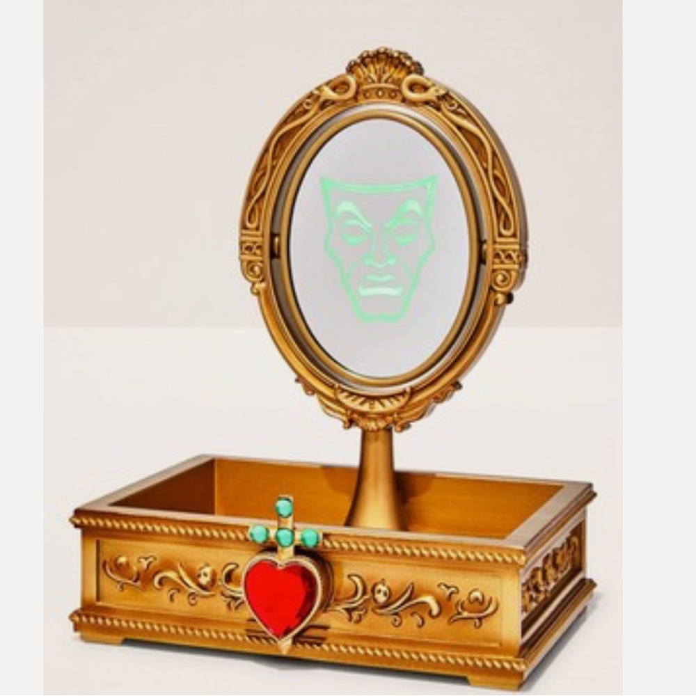 New Bath and Body Works Evil Queen Light-Up Body Care Tray